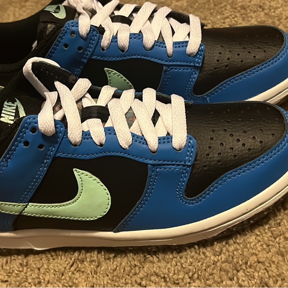 Nike dunks size 5y - Picture 3 of 4